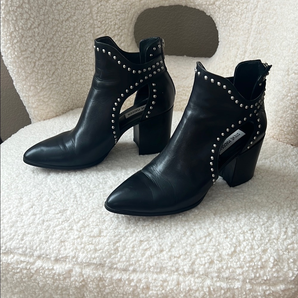 Steve Madden Black Studded Ankle Boots Size 10 (Fits up to size 11)